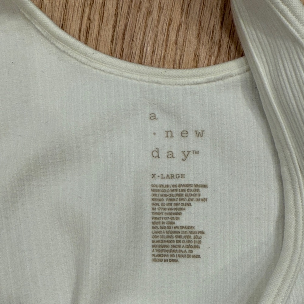 Cropped Tank  - Ribbed - A New Day - Picture 3 of 4